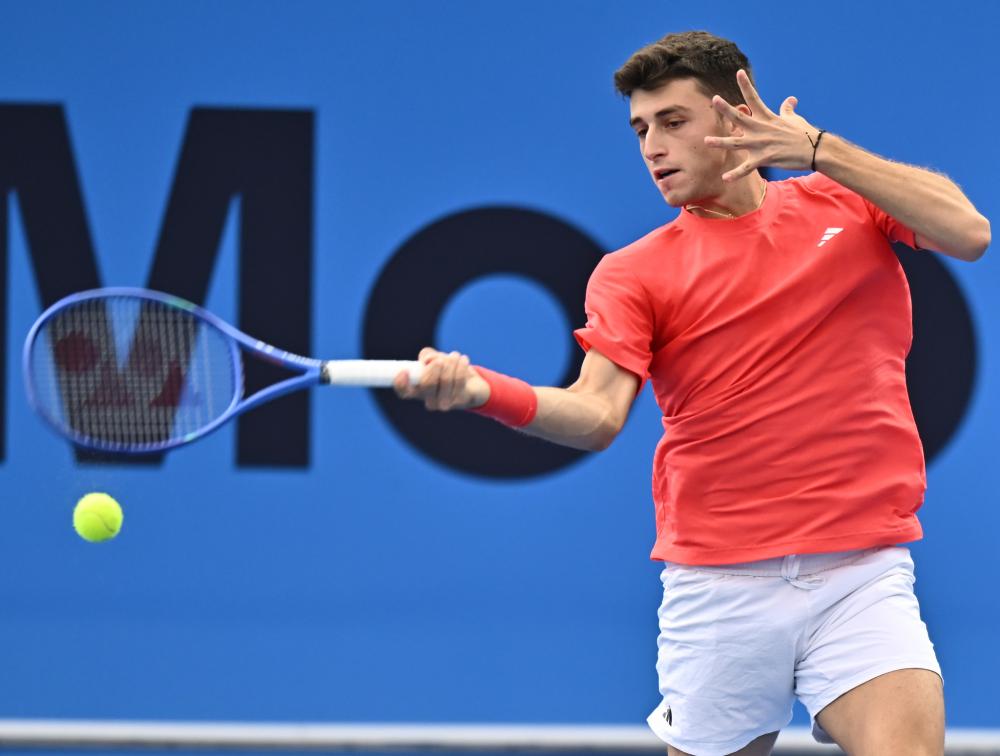 姆巴佩将带着一根手指骨折比赛，他的坚韧精神点燃球迷热情